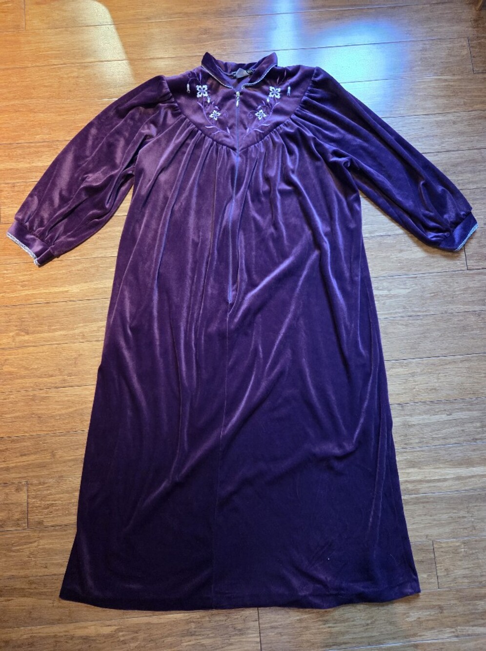 Vintage Vanity Fair Purple Velour House Dress Embroidered Floral Zip Front XL
